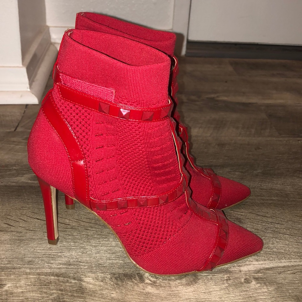 Jessica Simpson heals red heals!